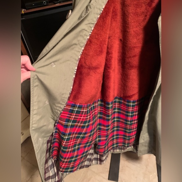 Vintage men’s trench with zip out lining. Fits large. Excellent condition. - Picture 2 of 7